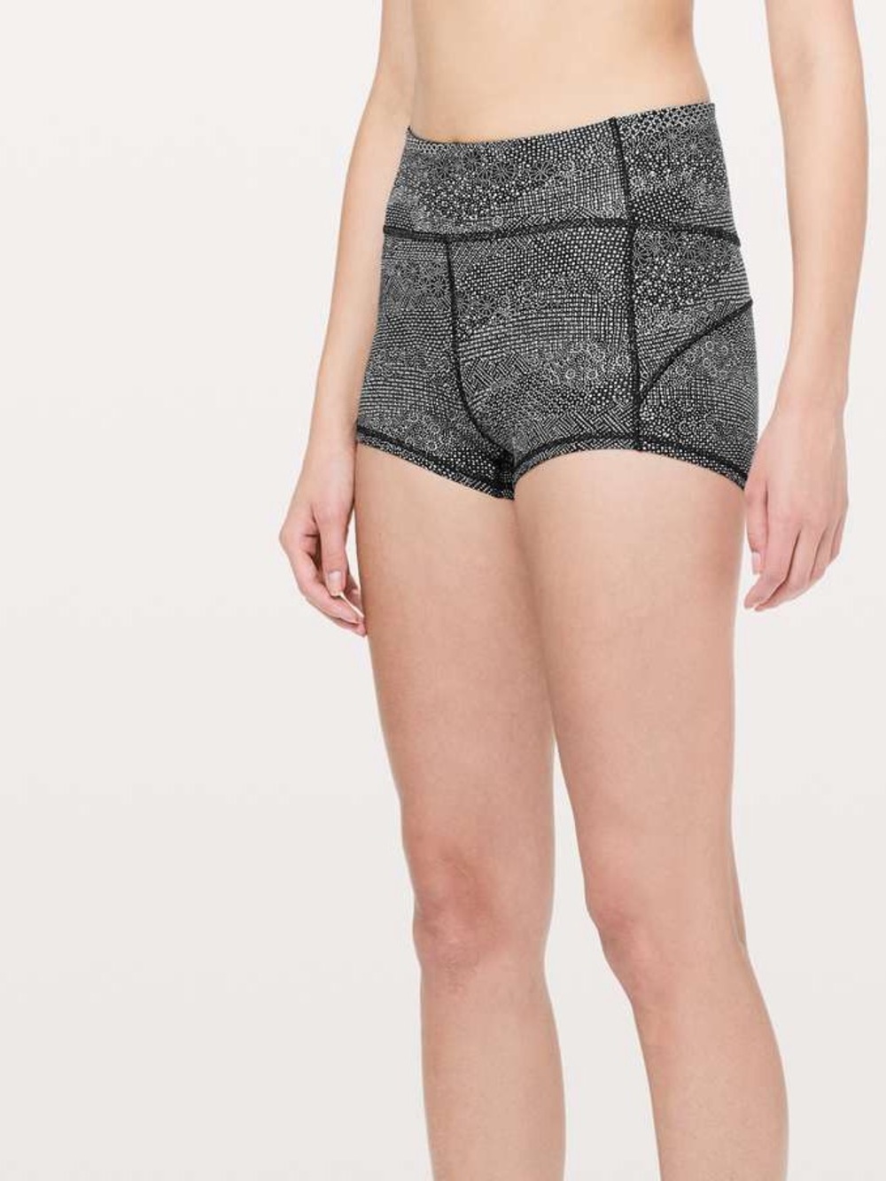 Lululemon in movement shorts 2.5”